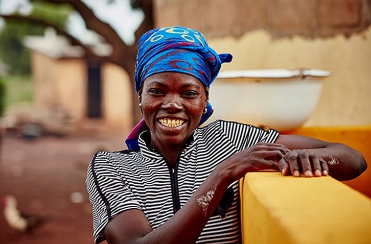 Kvinne smiler for Community Fair Trade