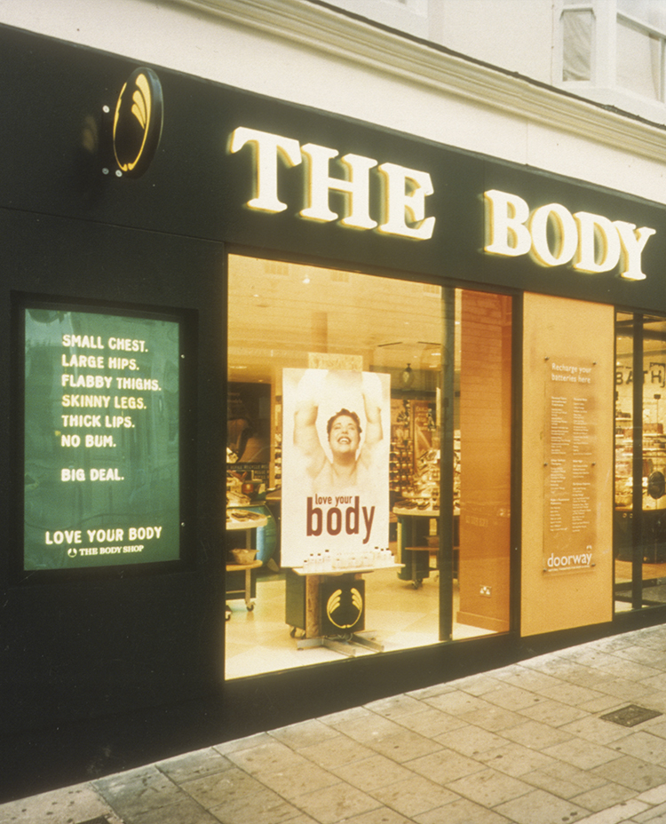 Gammel Body Shop butikk med Love Your Body plakat
